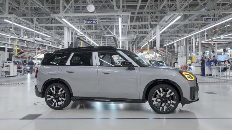 Yeni BMW ve Mini’ler, Üretim Bantlarından Otonom Olarak Çıkıyor